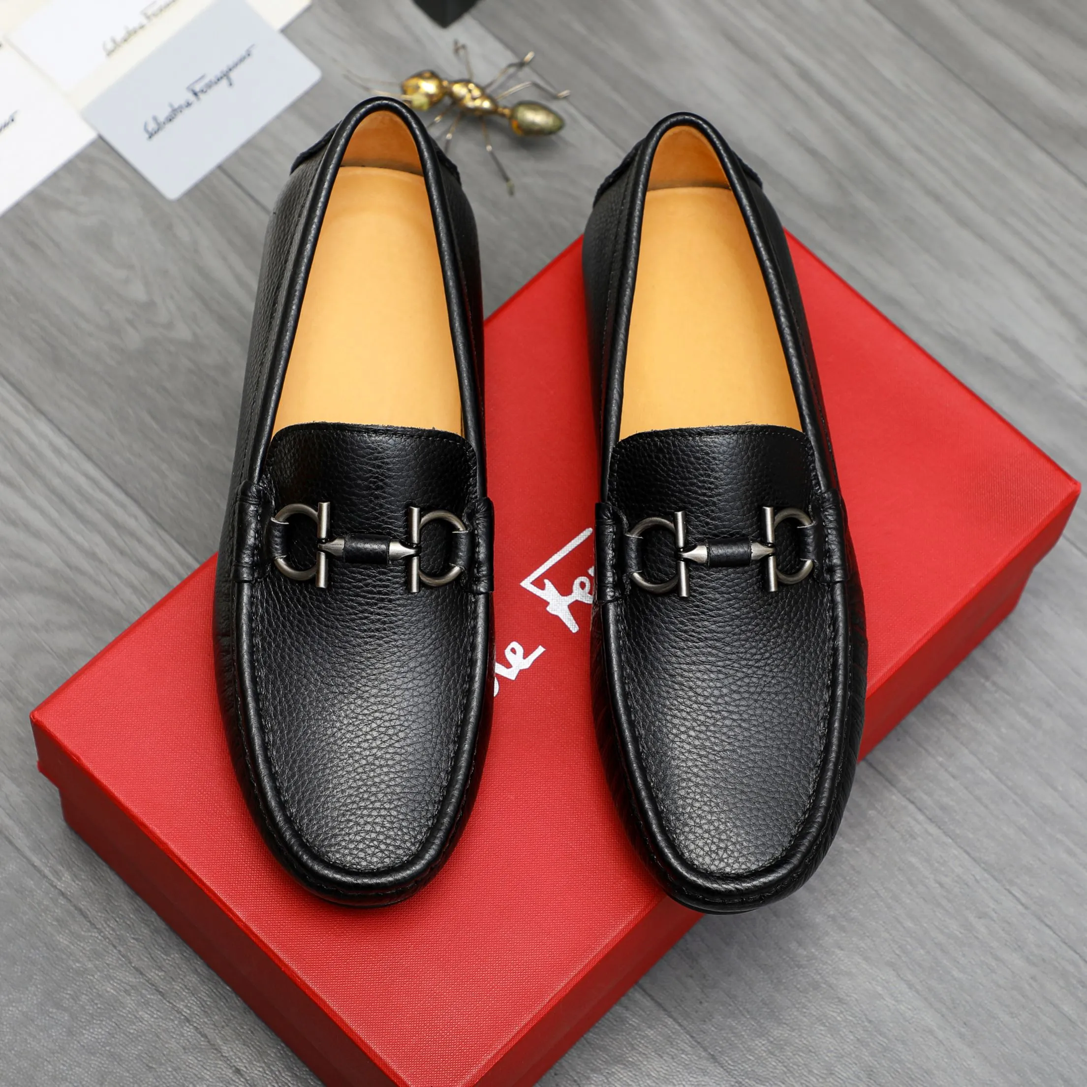 Men's shoes 💰p380 Product trademark: Ferragamo " Ferragamo ] Casual slip-on men's shoes Regular size: 38-45 Product material: Selected pebbled cowhide upper, pigskin lining, rubber outsole